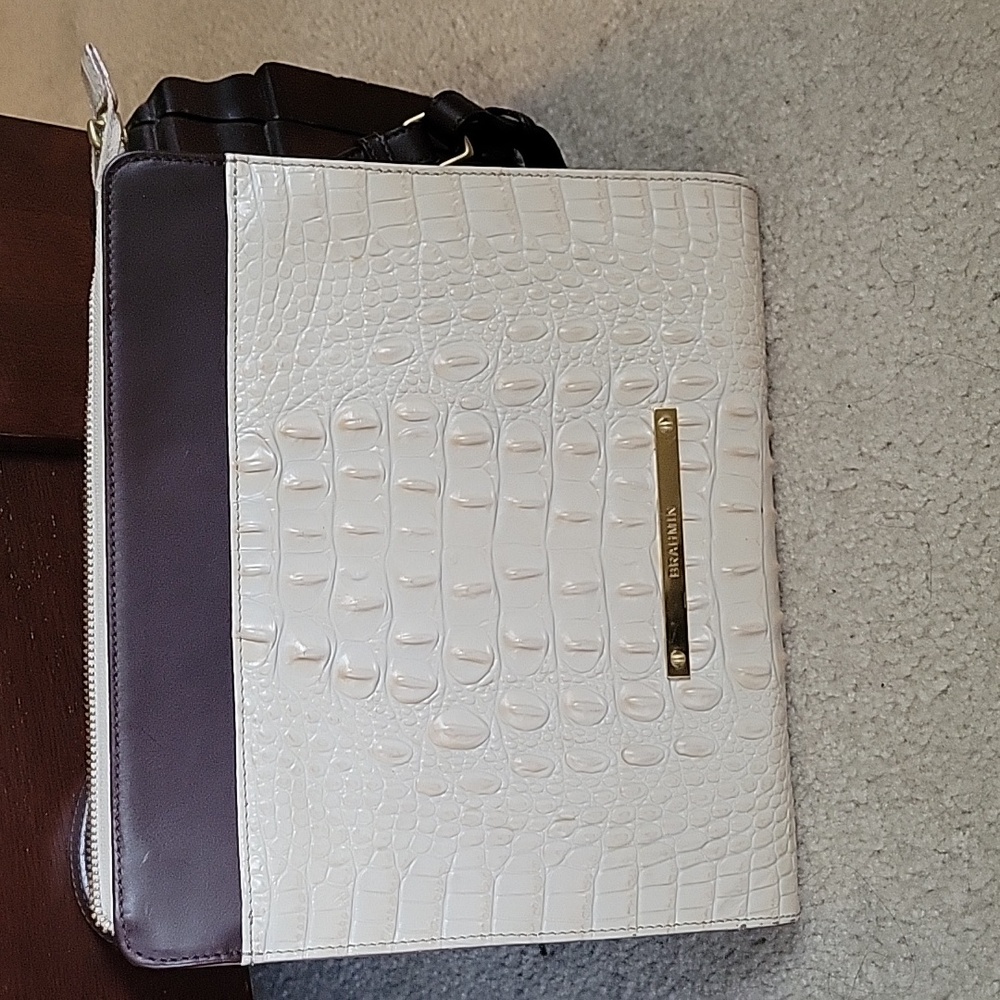 Brahmin handbag with a white croc-embossed leather Cross body Bag